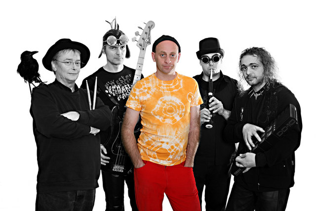 Alf Poier & die Obersteirische Wolfshilfe: Kärnten-Premiere des neuen Programms „This isn’t it“ am 4. September bei „Rock The Lake“ in Sachsenburg Knie | Foto: KK