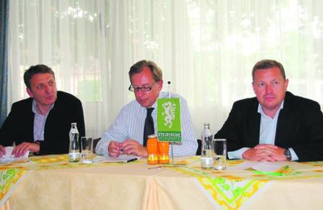 Aktuelle Wirtschaftsfragen standen in Knittelfeld im Mittelpunkt einer Pressekonferenz von WB-Landesgruppenobmann Christian Buchmann, Kammerobmann Josef Herk und Nationalratsabgeordneten. Werner Amon. 

Foto: Heinz Waldhuber