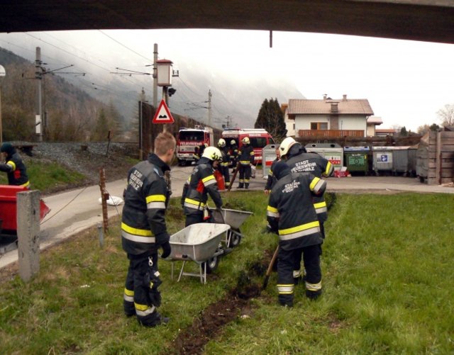 FF Schwaz entfernte Erdreich