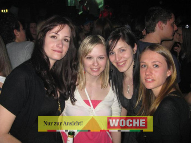 Egal, ob man sie mag oder nicht - zur Musik der 90er Jahre wird einmal im Monat ordentlich abgetanzt. So ließ auch diesmal das Partyvolk nicht lange auf sich warten, als die Postgarage wieder zu den "Worst of the 90s" lud. -NH-