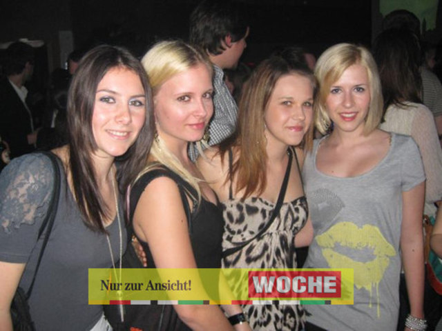 Egal, ob man sie mag oder nicht - zur Musik der 90er Jahre wird einmal im Monat ordentlich abgetanzt. So ließ auch diesmal das Partyvolk nicht lange auf sich warten, als die Postgarage wieder zu den "Worst of the 90s" lud. -NH-