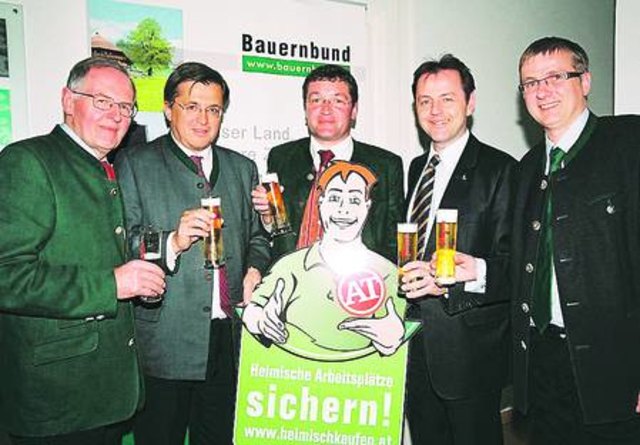 V. l.: LWK-Präsident Gerhard Wlodkowski, Bauernbundpräsident Fritz Grillitsch, Brauerei-Murau-Geschäftsführer Josef Rieberer, Landwirtschaftsminister Niki Berlakowitsch und Braumeister Günter Kecht. 	


Fotos: Waldhuber