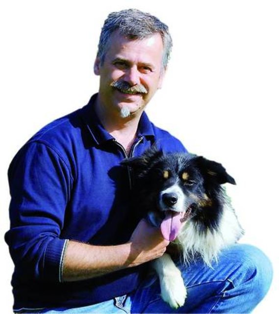 Nicht nur auf den Hund gekommen. Karl Weissenbacher sorgt für die wissenschaftliche Erforschung von Beziehungen zwischen Mensch und Tier. KK