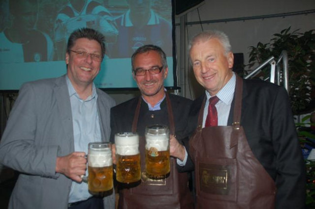Die Gösser Bierkicker feierten ihr Vereinsjubiläum mit einer großen Fußballgala, u.a. mit Toni Polster, Andreas Herzog und Mario Haas. Fotos: Thomas Dormann, Wolfgang Gaube