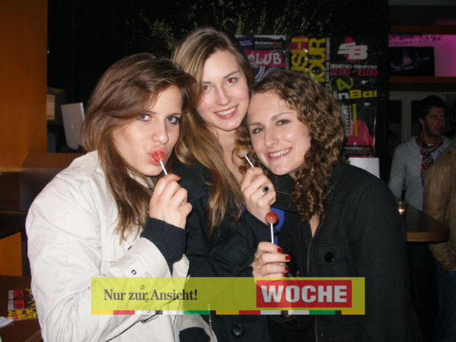 Es ist wieder eine neue Eventreihe, die die Scheinbar unter dem  Namen "Candy Club" Mittwochnacht einweihte! Und weil Süßigkeiten vor allem Frauen so glücklich machen, gab es Lollies, Fizzers und andere Kalorienbomben gleich gratis dazu!