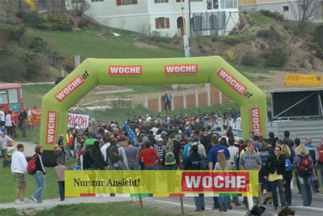 30.000 Motorsportfans erlebten beim 38. Rechbergrennen wie der Italiener Simone Faggioli mit 1:55,690 einen neuen Streckenrekord aufstellte. Fotos: Tom Dormann