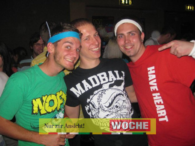 Egal, ob man sie mag oder nicht - zur Musik der 90er Jahre wird einmal im Monat ordentlich abgetanzt. So ließ auch diesmal das Partyvolk nicht lange auf sich warten, als die Postgarage wieder zu den "Worst of the 90s" lud. -NH-