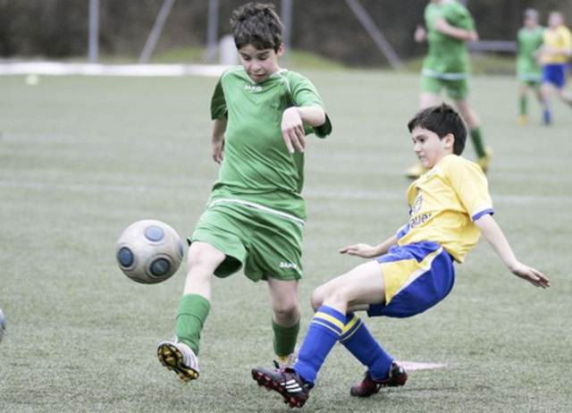 Die U 12 des ESK Graz sicherte sich dank einer starken zweiten Halbzeit drei Punkte gegen den JSV Ries/Kainbach. Endergebnis: 2:4
Fotos: Franz Krainer Gerne können Sie Abzüge in Originalgröße und -qualität bei uns bestellen. Bitte schicken Sie eine Anfrag