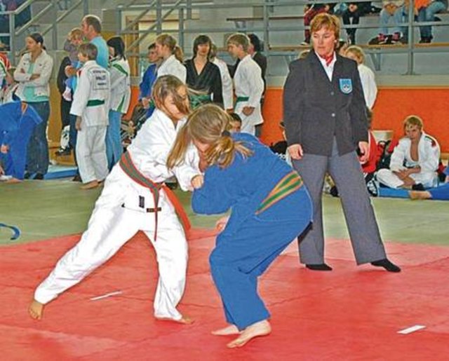 Raffaella Kern (l.) kämpfte sich über die Trostrunde doch noch aufs Siegerpodest