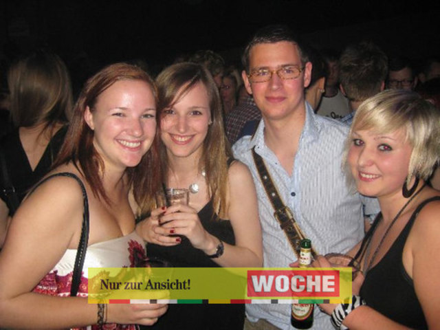 Egal, ob man sie mag oder nicht - zur Musik der 90er Jahre wird einmal im Monat ordentlich abgetanzt. So ließ auch diesmal das Partyvolk nicht lange auf sich warten, als die Postgarage wieder zu den "Worst of the 90s" lud. -NH-