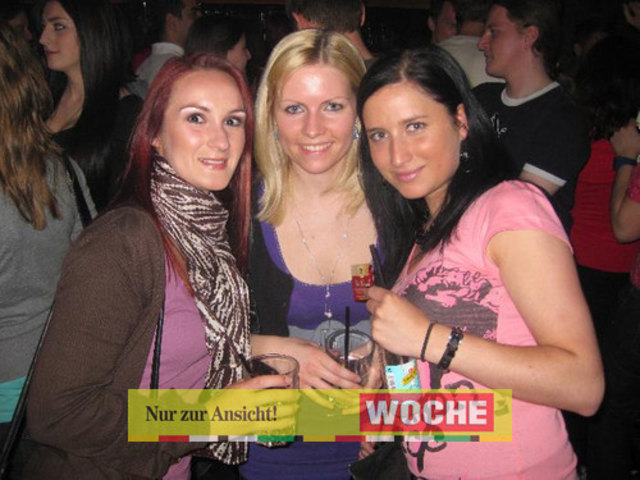 Egal, ob man sie mag oder nicht - zur Musik der 90er Jahre wird einmal im Monat ordentlich abgetanzt. So ließ auch diesmal das Partyvolk nicht lange auf sich warten, als die Postgarage wieder zu den "Worst of the 90s" lud. -NH-
