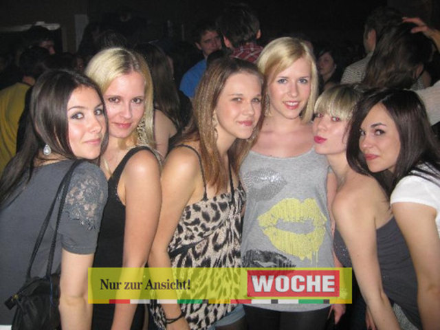 Egal, ob man sie mag oder nicht - zur Musik der 90er Jahre wird einmal im Monat ordentlich abgetanzt. So ließ auch diesmal das Partyvolk nicht lange auf sich warten, als die Postgarage wieder zu den "Worst of the 90s" lud. -NH-