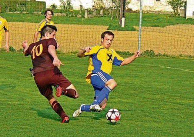 Pertlstein/Fehring II kämpfte beherzt gegen die in Gelb spielenden Murecker, die 85 Minuten lang mit einem Mann mehr klar im Vorteil waren