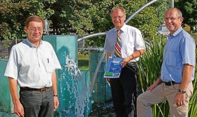 Technischer Leiter Alfred Schögler, Obmann Josef Ober und Geschäftsführer Franz Glanz (v.l.).   Foto: WOCHE