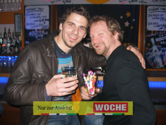 Es ist wieder eine neue Eventreihe, die die Scheinbar unter dem  Namen "Candy Club" Mittwochnacht einweihte! Und weil Süßigkeiten vor allem Frauen so glücklich machen, gab es Lollies, Fizzers und andere Kalorienbomben gleich gratis dazu!