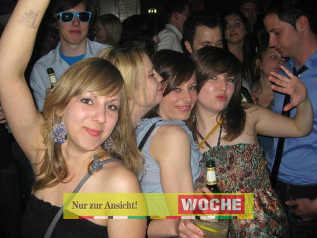Egal, ob man sie mag oder nicht - zur Musik der 90er Jahre wird einmal im Monat ordentlich abgetanzt. So ließ auch diesmal das Partyvolk nicht lange auf sich warten, als die Postgarage wieder zu den "Worst of the 90s" lud. -NH-