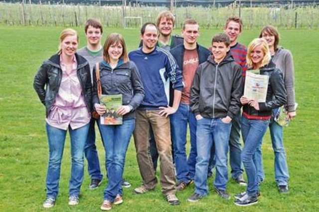 Die qualifizierten Starterteams der Landjugend  Siebing-Mettersdorf sowie der Landjugend Hatzendorf (l.oben) bewiesen Cleverness und Geschick.