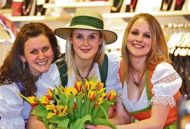 Tulpenkönigin Martina mit Tulpenprinzessinnen Viktoria und Teresa. Für das Tulpenfest 2011 werden ihre Nachfolgerinnen gesucht. Foto: WOCHE