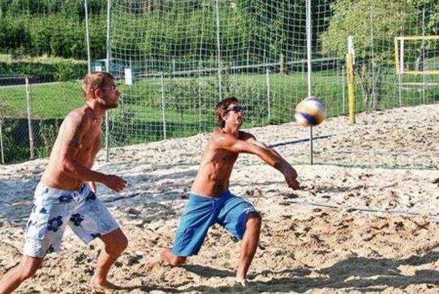 Hinter Ian Oddi und Hannes Käufler belegte Mario Wendler (4.v.l.) den sensationellen dritten Rang. Foto: WOCHE