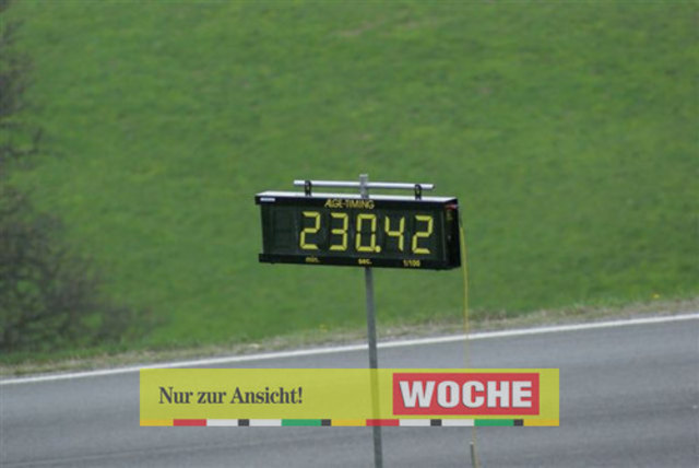 30.000 Motorsportfans erlebten beim 38. Rechbergrennen wie der Italiener Simone Faggioli mit 1:55,690 einen neuen Streckenrekord aufstellte. Fotos: Tom Dormann