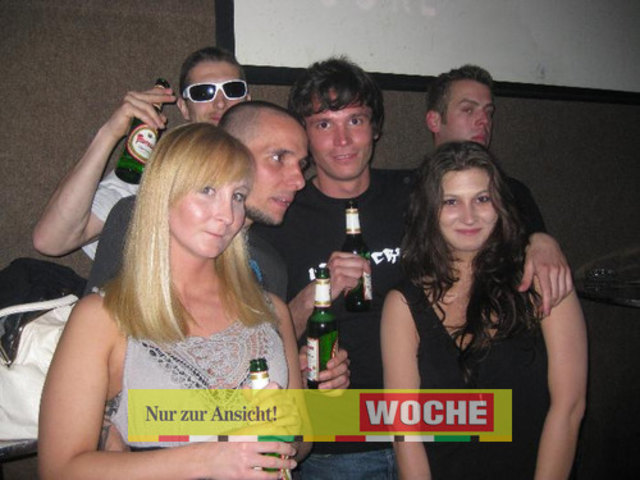 Egal, ob man sie mag oder nicht - zur Musik der 90er Jahre wird einmal im Monat ordentlich abgetanzt. So ließ auch diesmal das Partyvolk nicht lange auf sich warten, als die Postgarage wieder zu den "Worst of the 90s" lud. -NH-
