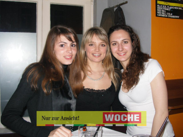 Es ist wieder eine neue Eventreihe, die die Scheinbar unter dem  Namen "Candy Club" Mittwochnacht einweihte! Und weil Süßigkeiten vor allem Frauen so glücklich machen, gab es Lollies, Fizzers und andere Kalorienbomben gleich gratis dazu!