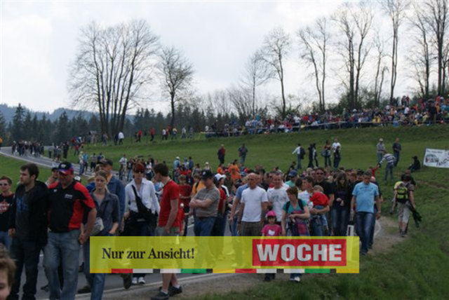 30.000 Motorsportfans erlebten beim 38. Rechbergrennen wie der Italiener Simone Faggioli mit 1:55,690 einen neuen Streckenrekord aufstellte. Fotos: Tom Dormann