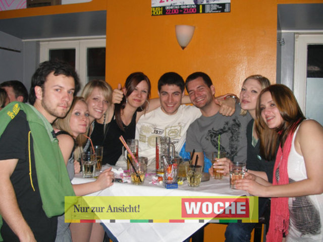 Es ist wieder eine neue Eventreihe, die die Scheinbar unter dem  Namen "Candy Club" Mittwochnacht einweihte! Und weil Süßigkeiten vor allem Frauen so glücklich machen, gab es Lollies, Fizzers und andere Kalorienbomben gleich gratis dazu!