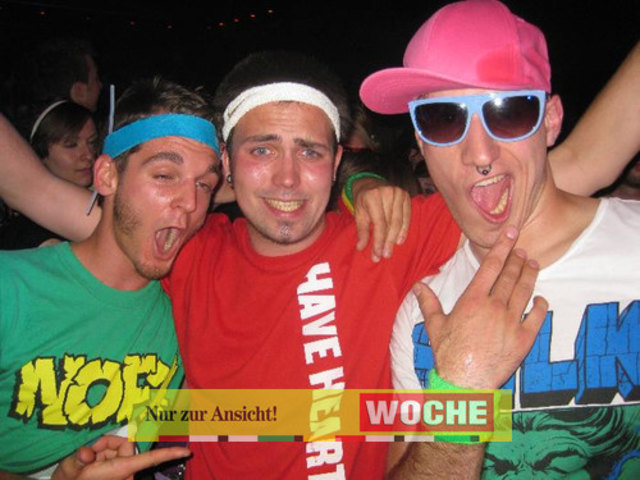 Egal, ob man sie mag oder nicht - zur Musik der 90er Jahre wird einmal im Monat ordentlich abgetanzt. So ließ auch diesmal das Partyvolk nicht lange auf sich warten, als die Postgarage wieder zu den "Worst of the 90s" lud. -NH-