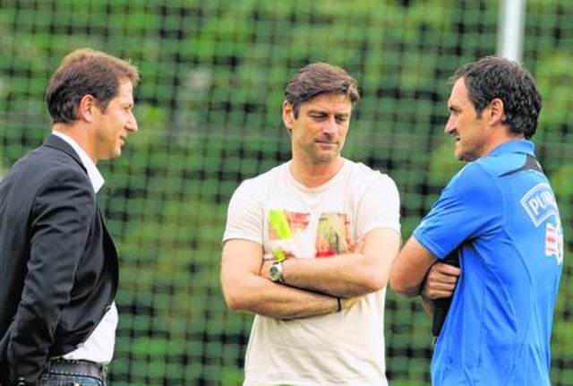 Wer wird die richtige Verstärkung sein? Franco Foda, Oliver Kreuzer und Thomas Kristl haben sich die letzten Trainingsgäste gut angesehen, am Wochenende soll die Entscheidung fallen, wer verpflichtet wird.