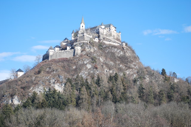 Imposantes Wahrzeichen Kärntens: die Burg Hochosterwitz