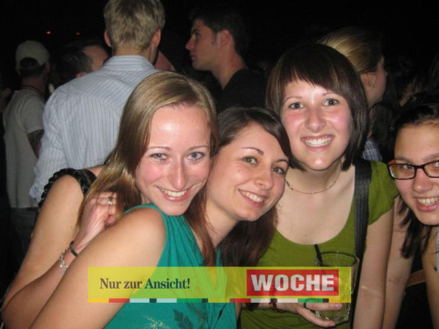Egal, ob man sie mag oder nicht - zur Musik der 90er Jahre wird einmal im Monat ordentlich abgetanzt. So ließ auch diesmal das Partyvolk nicht lange auf sich warten, als die Postgarage wieder zu den "Worst of the 90s" lud. -NH-