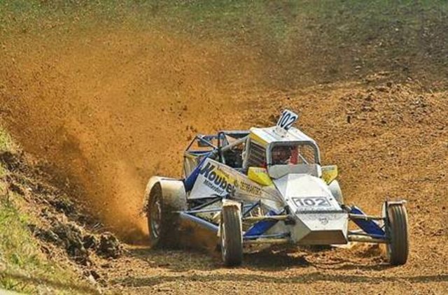 Hannes Hochegger katapultierte sich bei seinem Heimrennen an die Spitze der Meisterschaftswertung in der Klasse Buggys bis 1.600 ccm. Fotos: WOCHE