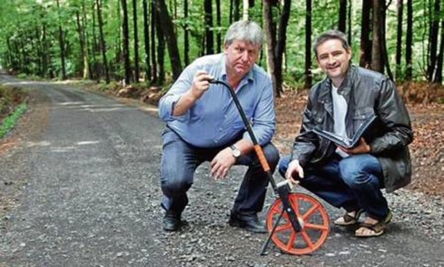 Mit Landesförderung wird demnächst der 1,2 Kilometer lange Karlabergweg in Hof bei Straden asphaltiert.  Foto: WOCHE