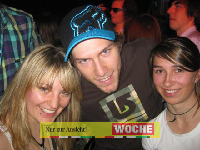Egal, ob man sie mag oder nicht - zur Musik der 90er Jahre wird einmal im Monat ordentlich abgetanzt. So ließ auch diesmal das Partyvolk nicht lange auf sich warten, als die Postgarage wieder zu den "Worst of the 90s" lud. -NH-