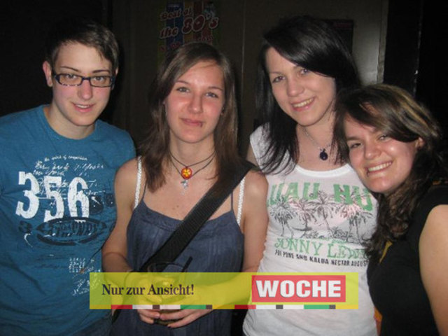 Egal, ob man sie mag oder nicht - zur Musik der 90er Jahre wird einmal im Monat ordentlich abgetanzt. So ließ auch diesmal das Partyvolk nicht lange auf sich warten, als die Postgarage wieder zu den "Worst of the 90s" lud. -NH-