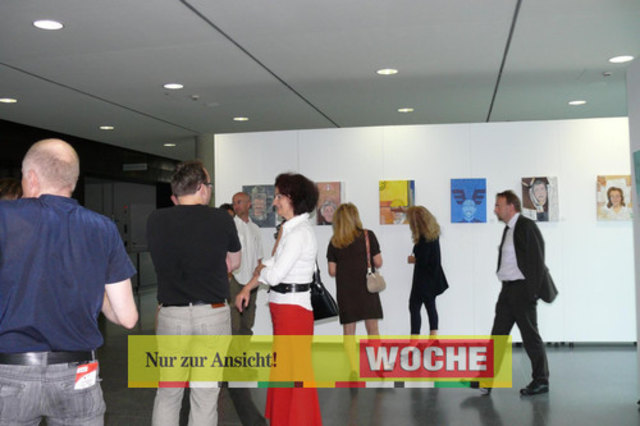 Noch bis zum 4. Juli 2010 ist die Ausstellung ?Gesichter einer Stadt? vom freischaffenden Weizer Künstler Peter Florian im Kunsthaus Weiz zu besichtigen. Eröffnet wurde die Ausstellung, die 50 Weizer Persönlichkeiten in ganz persönlichen, vom Beruf hinter