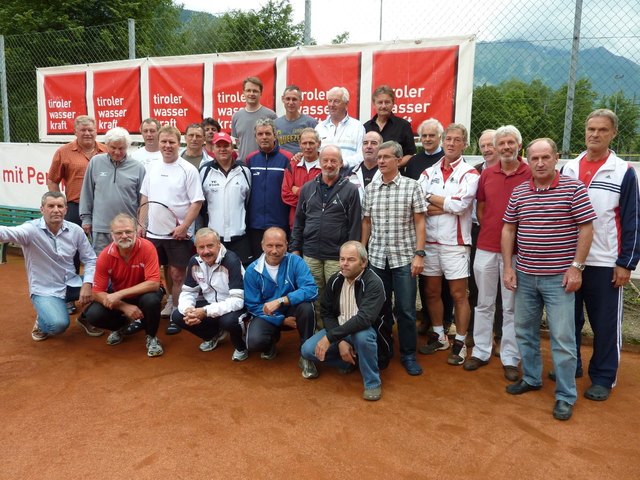 Zahlreiche ehemalige Tenniskollegen beteiligten sich beim Gedenkturnier. | Foto: Foto: Zangerl - Lehmann