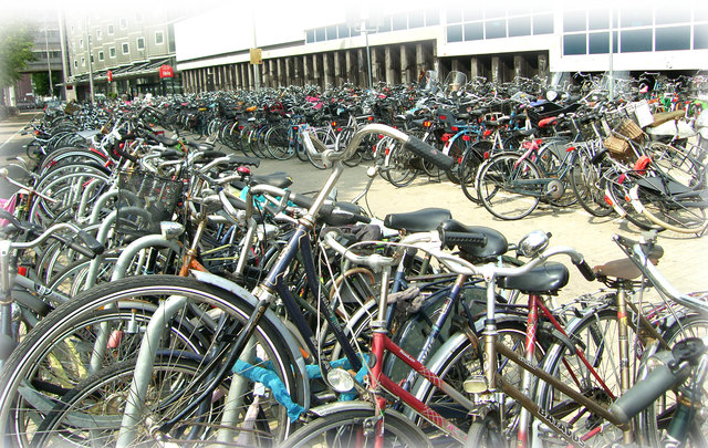 Holland: 16 Mio. Einwohner und 18 Mio. Fahrräder - man nehme sich ein Beispiel !
