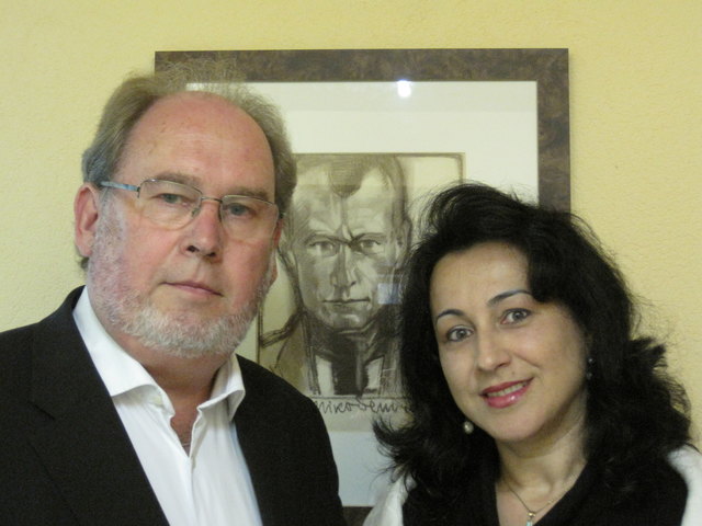 Ing. Martin Krulis – im Bild mit Gattin Kozeta – wird viele Werke des international berühmten Künstlers in Mutters präsentieren. | Foto: Martin Krulis
