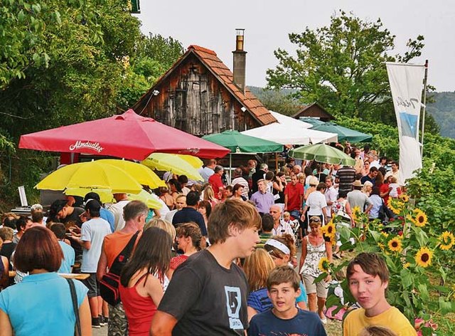 Alljährlich beliebtes Ausflugsziel: Das Kellerstöcklfest Frutten-Gießelsdorf.