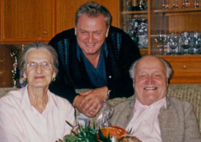 Helga und Pepi Schnegg mit Sohn Hans