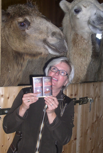 Irmgard Schober wirbt für die erste Kamelmilch-Schoko der Welt. 	(Foto: WOCHE)