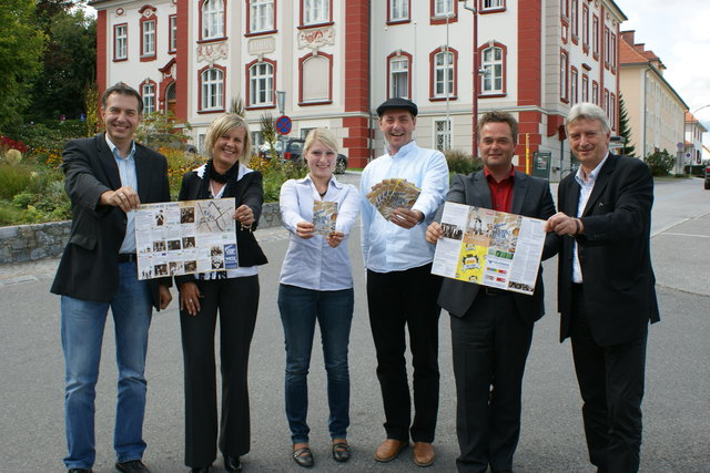 Freuen sich schon riesig auf das Honky Tonk-Festival – v. l.: Johann König (GF Stadtmarketing), Edda Merana (Tourismusverband), Lisa Schwarz (Stadtmarketing), Reinhold Bauer (Veranstalter), Ingo Reisinger (Stadtmarketing) und Bürgermeister Helmut Kienreic
