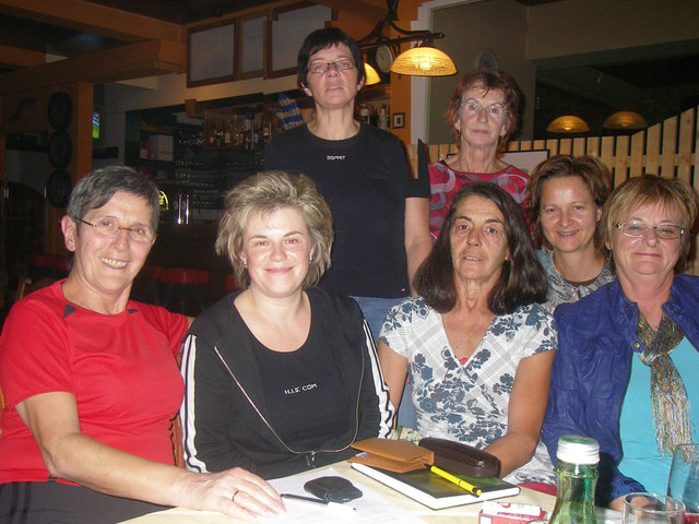 Der Vorstand von l. nach r. Christl Eiter, Andrea Schönherr, Martina Wilhelm & Hilde Schönnach (hinten), Agnes Gassler, Isolde Kranewitter, Susan Hausberger