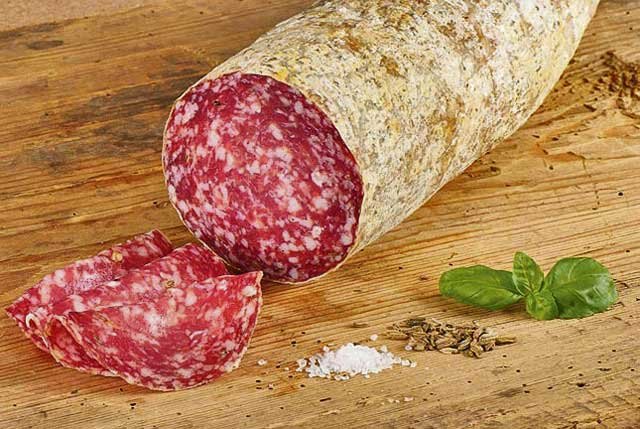 Die Edel-Salami von Franz Wirth reift mindestens vier Monate lang. | Foto: Wirth