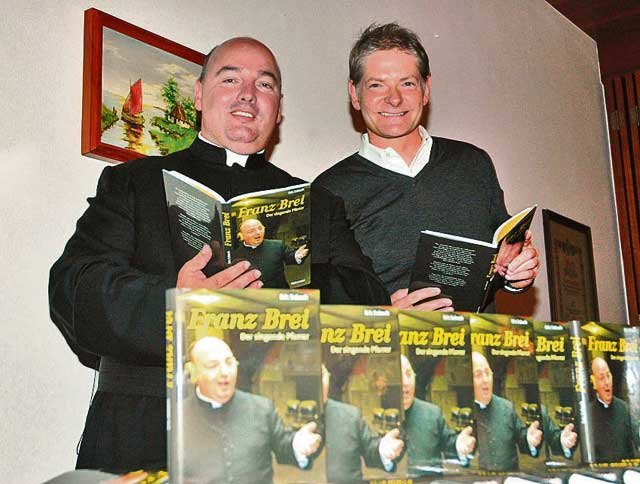 ranz Brei und Autor Eric Sebach bei der Präsentation in Hatzendorf.               Foto: WOCHE