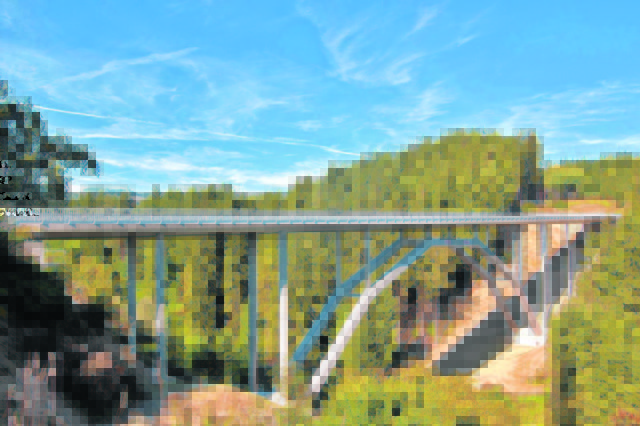 Nach zwei Jahren Bauzeit wird zum Firmenjubiläum am 1. Oktober die „Wild“-Brücke bei Völkermarkt eröffnet – sie ist auch die neue Zufahrt zum Unternehmen | Foto: KK