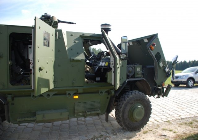 Allschutztransportfahrzeug DINGO2