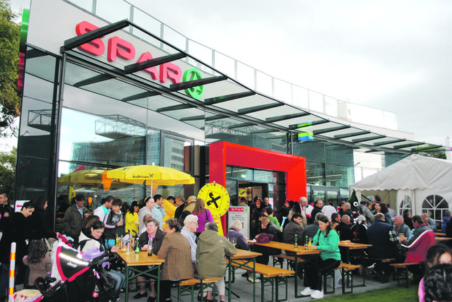 Einweihungsfest für Anrainer: Erster Klimaschutz-Supermarkt Wiens öffnete in der Leopoldstädter Engerthstraße seine Pforten. | Foto: Michael Riedmüller